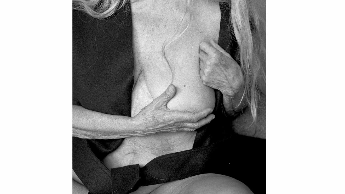 Odette zeigt gerne auch die Brüste ihrer Ü50-Models, ohne zu sexualisieren. 