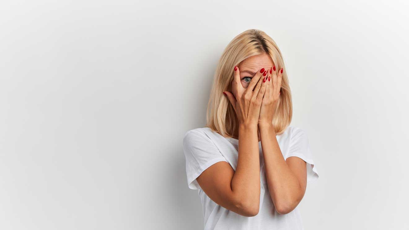 Die Prämenopause bringt einen natürlichen Östrogenüberschuss mit sich, dessen Auswirkungen sich in derartigen Befindlichkeitsstörungen äußern können, die richtig gedeutet werden sollten. - iStock/photographer