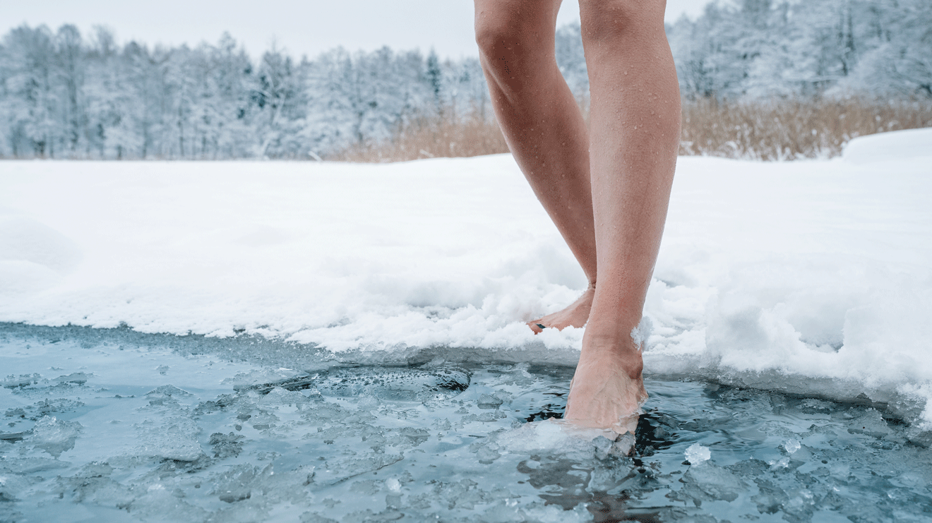Schwimmen in kaltem Wasser kann Wechselbeschwerden wie Stress, Angst, Hitzewallungen und Schmerzen lindern, so eine neue Studie.