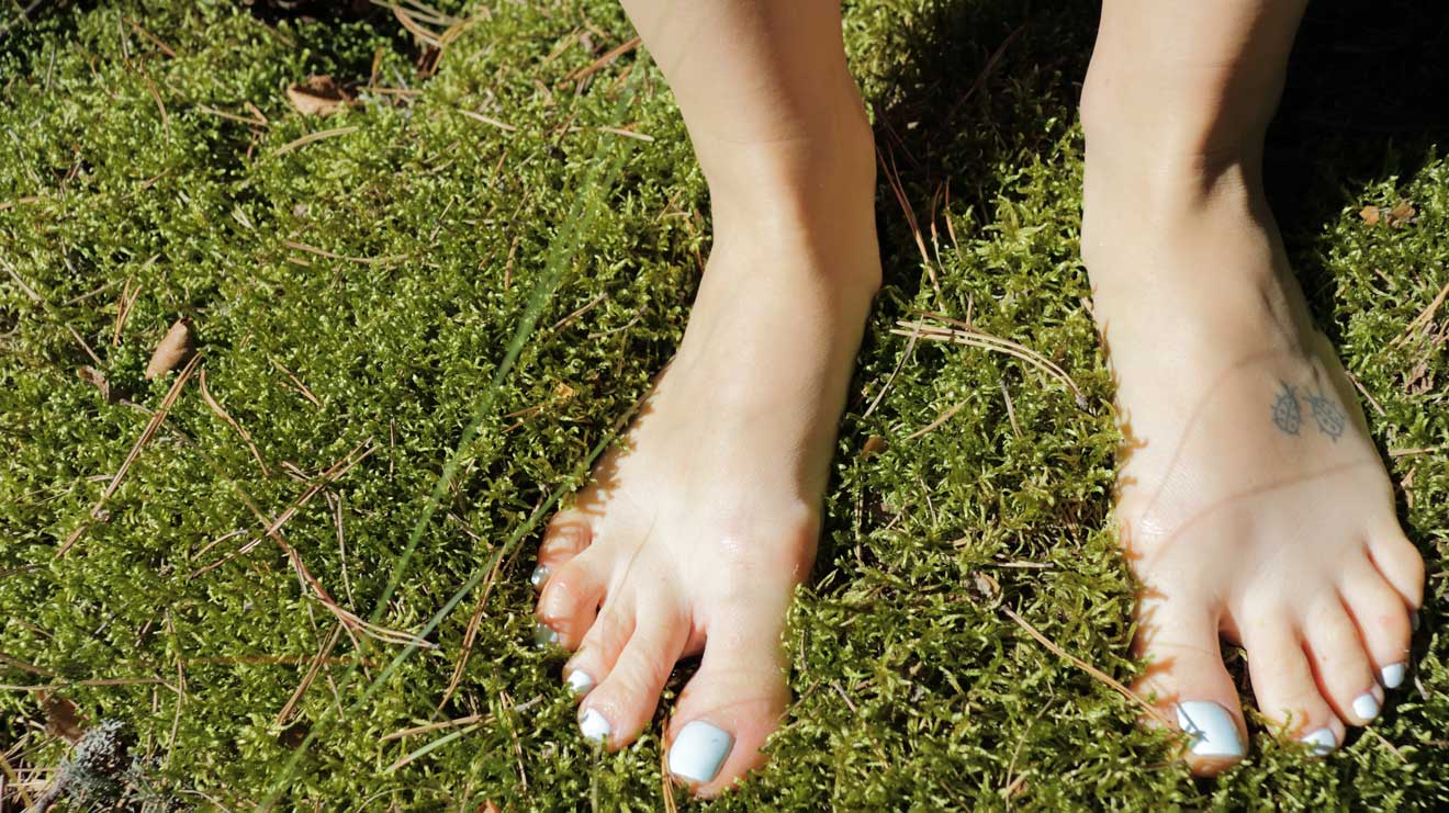 Zehennägel wachsen langsamer als Fingernägel, deshalb ist eine ausgedehnte Fußpflege etwa alle vier Wochen ausreichend. Eincremen und pflegen solltest du deine Füße jedoch täglich.  - iStock/SKashkin