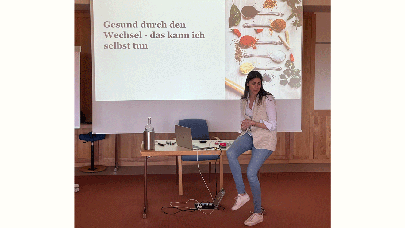 Ernährungs- und Mikronährstoffexpertin Dr. Julia Harl gab einen umfangreichen Überblick darüber, wie man sich in der Lebensmitte stärken kann.