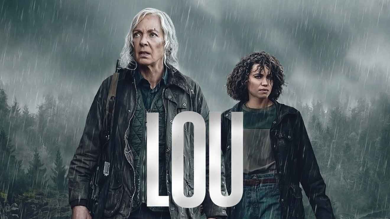 Die Hauptfigur in dem gleichnamigen Survival-Thriller ist Lou, eine Frau, die man besser in Ruhe lässt, eine mürrische Einsiedlerin, eine perfekte Jägerin mit grauer Mähne.