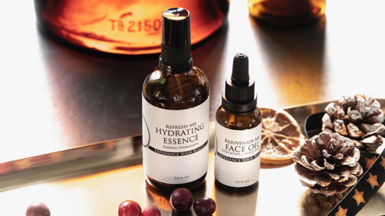 Das straffende und regenerierende Face Oil von Derma ID enthält schwarzes Johannisbeersamenöl. 