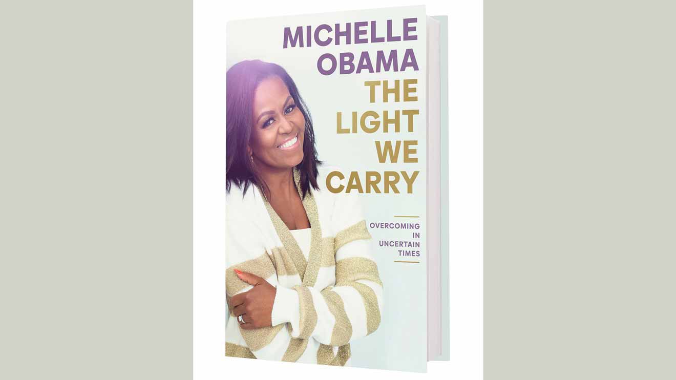 In ihrem neuen Buch „The Light We Carry” gibt Michelle Obama einen Einblick in die Zeit ihrer Wechseljahre und die großen Veränderungen in ihrem Leben. 